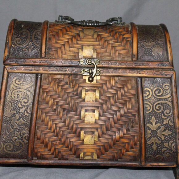 Vintage Style Oriental Storage Box - Picture 1 of 9